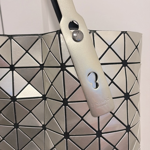 [Bao Bao] Issey Miyake Metallic PVC Geometric Black Mesh Zip-Close Shoulder Tote - Picture 6 of 16